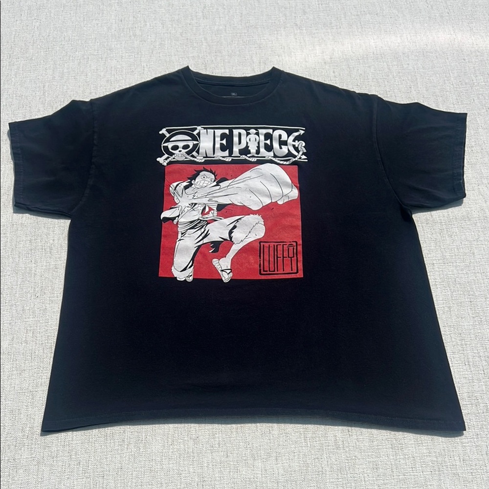Onepiece Black Short Sleeve Tee with Graphic Design